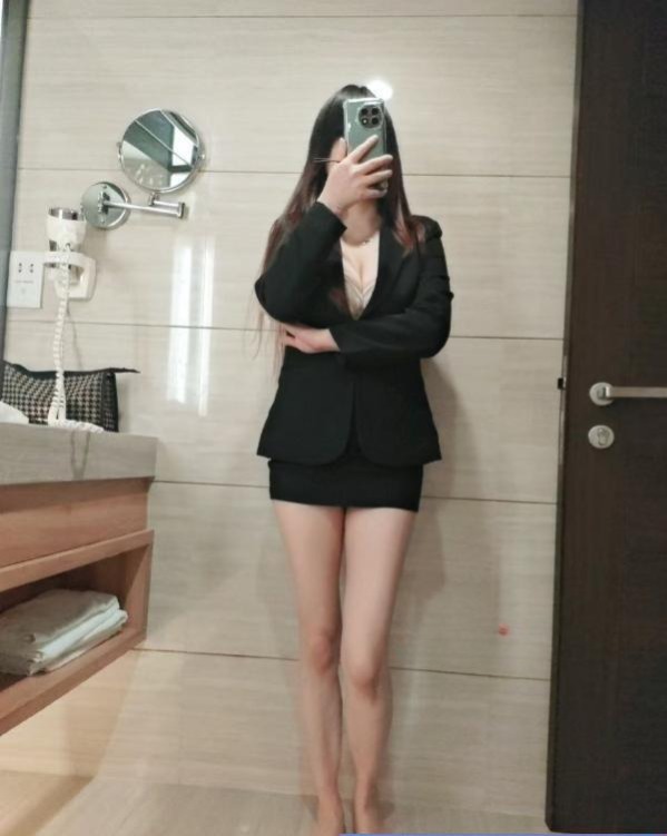 美女荣荣
