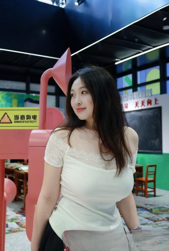 肉感大胸姐姐